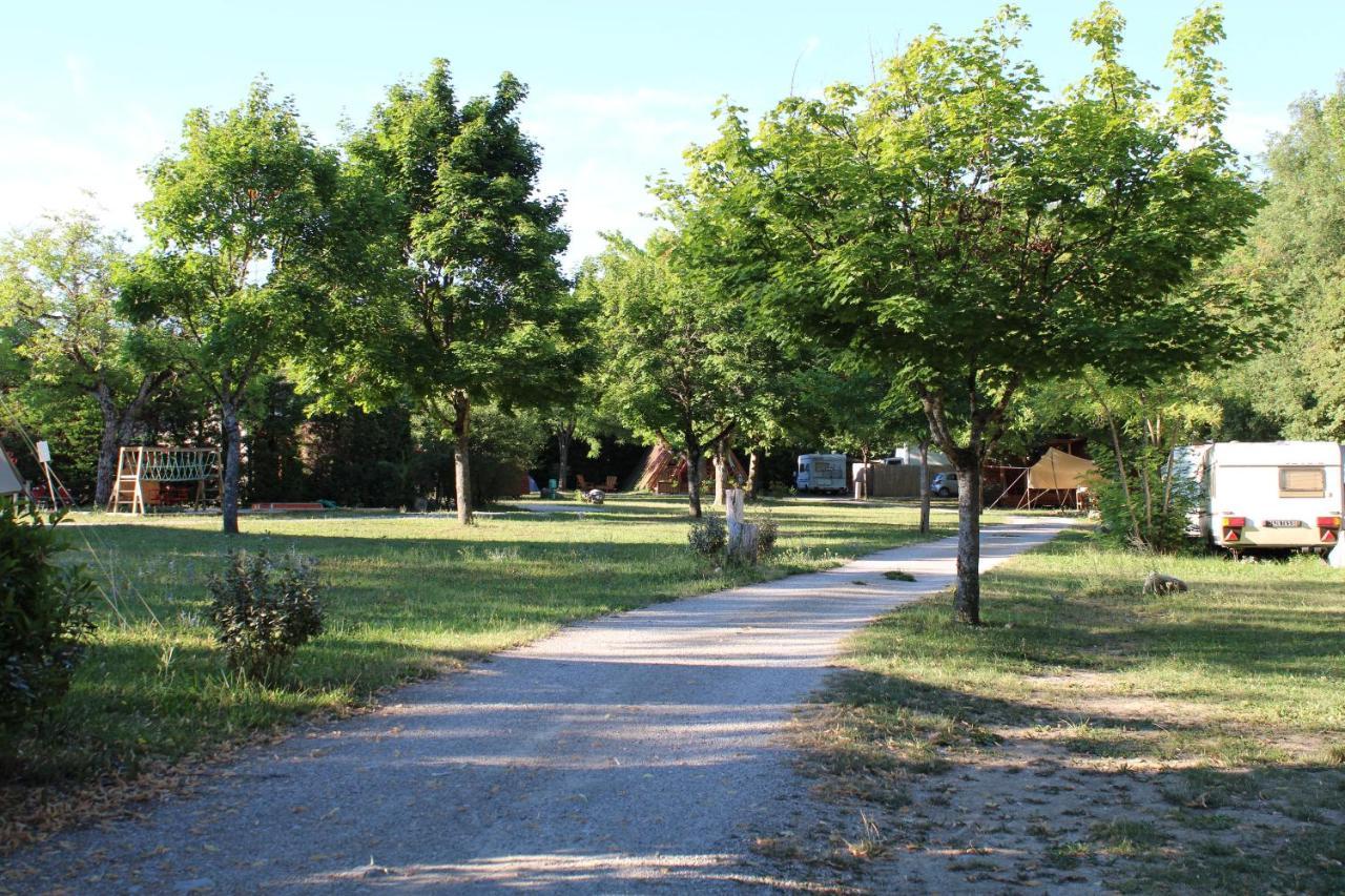 Habitat Createur - Hebergements Insolites Au Camping Municipal "Les Ecureuils" Recoubeau-Jansac Eksteriør billede